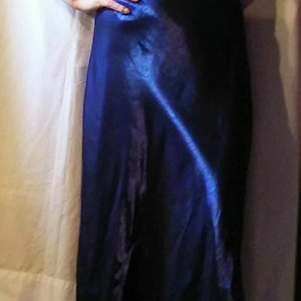 Gown - Picture 2 of 3